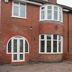 Six Bedroom - Five Bedroom Main House With One Bedroom Garden - Centre 度假居 *