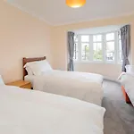 Six Bedroom - Five Bedroom Main House With One Bedroom Garden - Centre *
