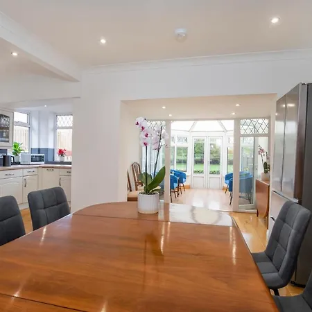 Ferienhaus Four-Bedroom Holiday Home York Centre