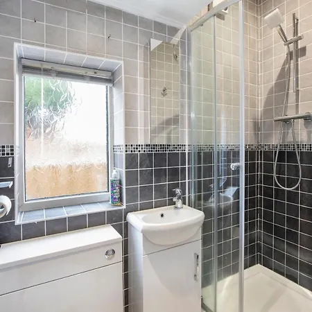 Five Bedroom House Centre - Peace House - 56 Sycamore Terrace Holiday home *