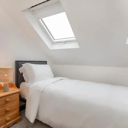 Holiday home Five Bedroom House Centre - Peace House - 56 Sycamore Terrace