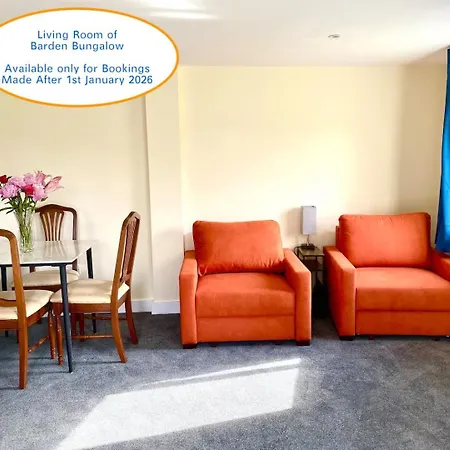 Six Bedroom - Five Bedroom Main House With One Bedroom Garden - Centre Holiday home