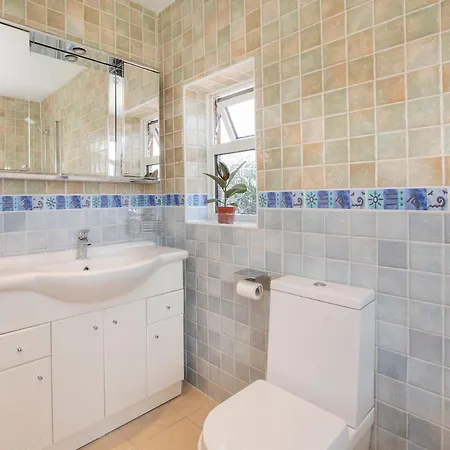 Сasa de vacaciones Six Bedroom - Five Bedroom Main House With One Bedroom Garden - Centre